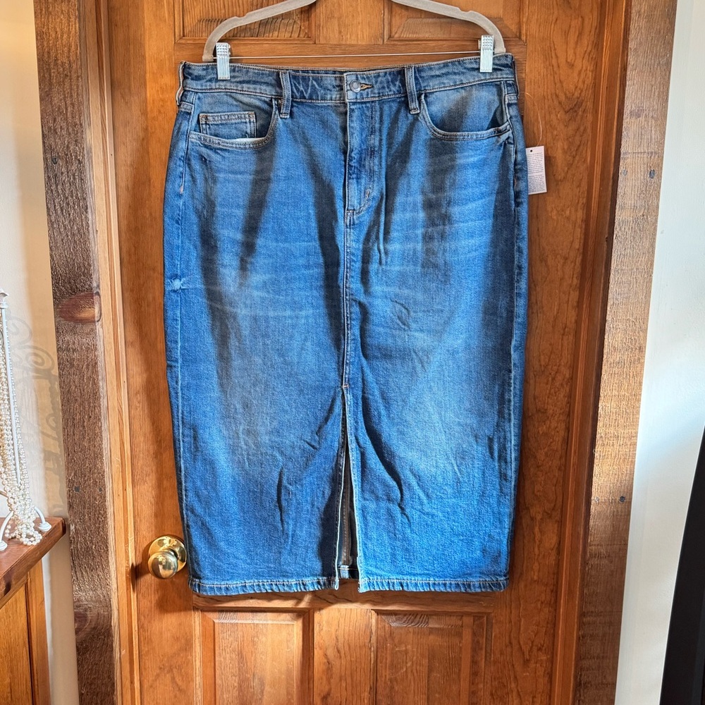 Lands End Soft Denim Midi Column Skirt - Size 16. NWT